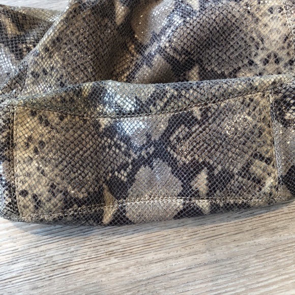 Michael Kors Leather Purse EUC - Picture 3 of 5